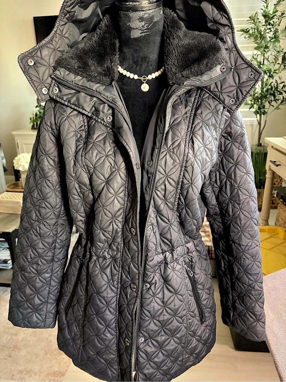 Marc New York Quilted Hooded Puffer in Black Size Small Like New